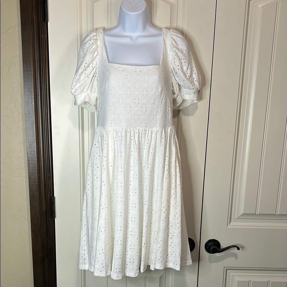 New DAVI & DANI Ivory Eyelet Dress with Puff Sleeves small